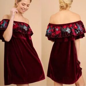 NWT Umgee Red Velvet Off the Shoulder Floral Embroidered Dress Ruffle Size Large
